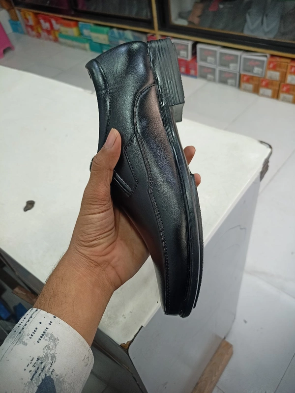 Share - Black, 7