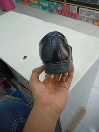 Share - Black, 7