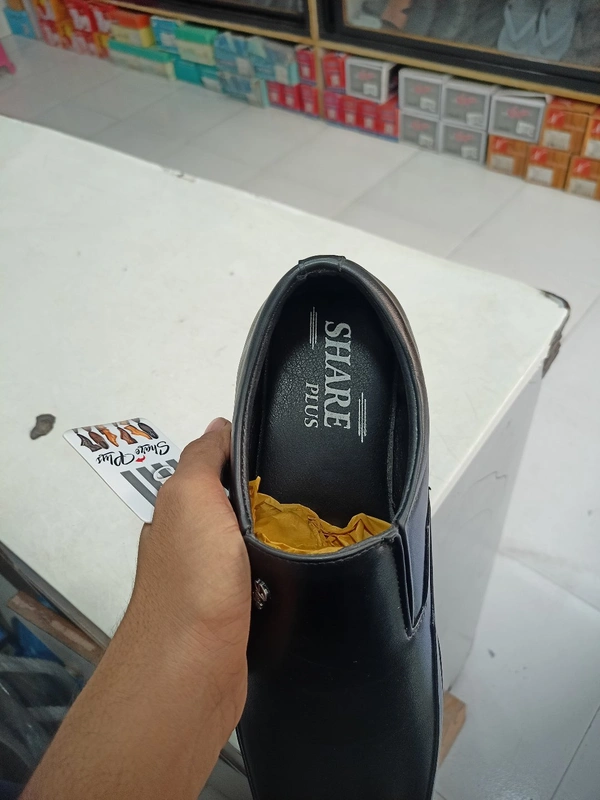 Share - Black, 7