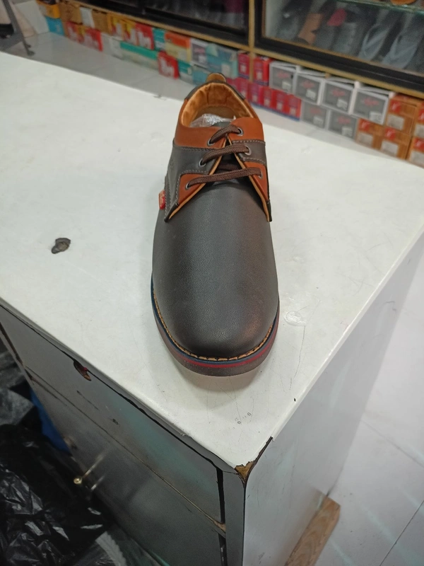 Lee Cooper Brown - Bourbon, 11