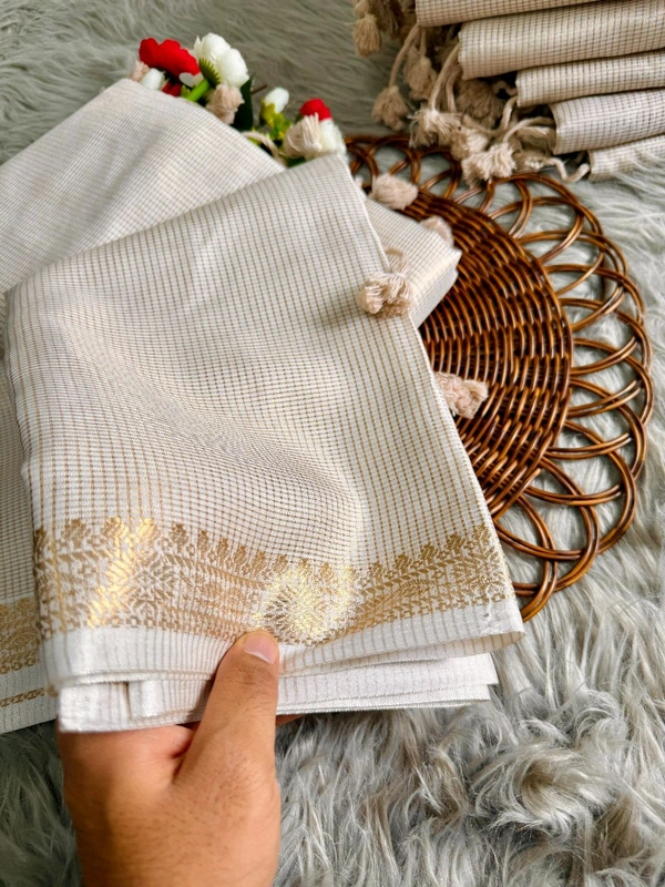 W03005 Onam Special Kasavu Saree