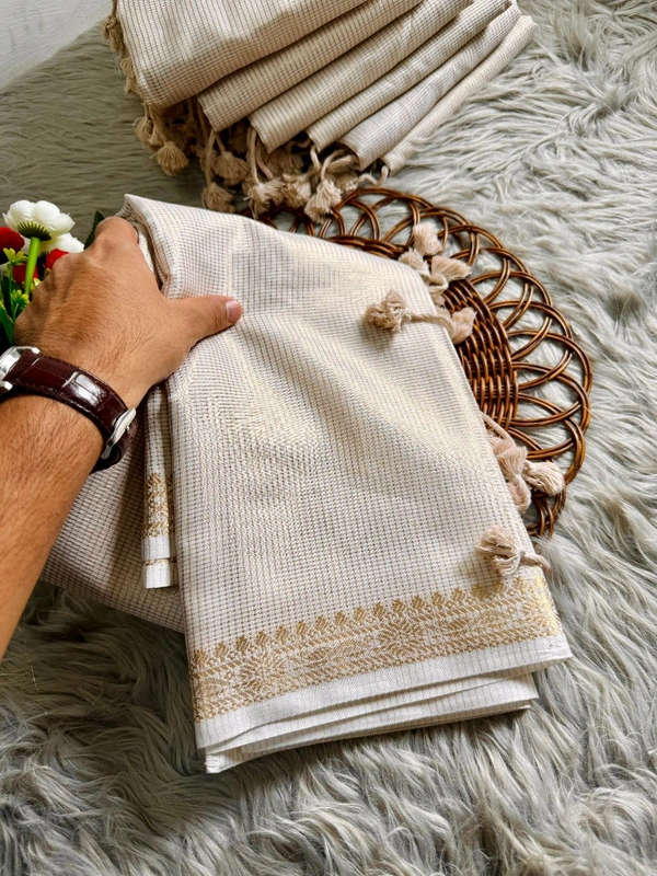 W03005 Onam Special Kasavu Saree