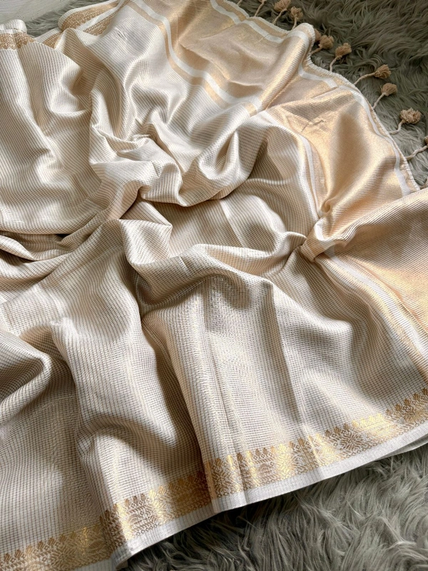 W03005 Onam Special Kasavu Saree