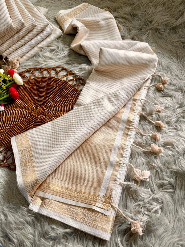 W03005 Onam Special Kasavu Saree