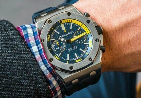 AUDERMARS PIGUET ROYAL OAK OFF SHORE - Black, Free