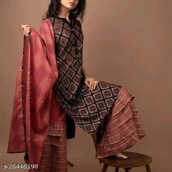 Sensational Women Kurta Set - S