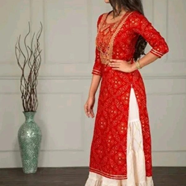 Attractive Women Kurta Set - M