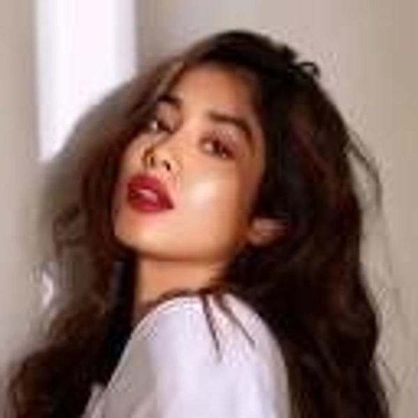 NYKAA So Creme! Creamy Matte Lipstick - Dressed to Kill (Red, 4.2 g) - 1