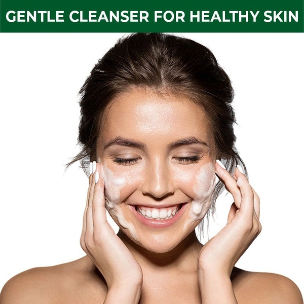 NYKAA Nykaa Naturals Cucumber & Aloe Vera Face Wash for Hydrated Skin