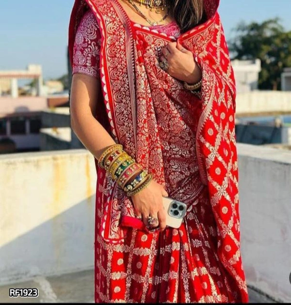 Dolla Soft Dolla Slik Fabric Saree - White Pointer, Free