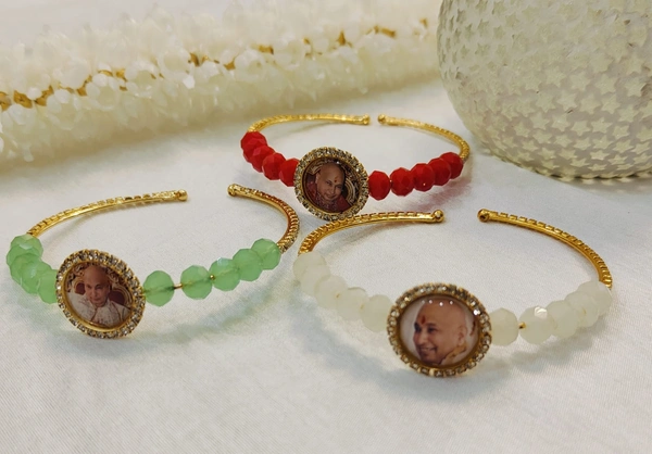 Jai Guruji Openable Bangle Bracelet Random Colour Single Piece - Free Size