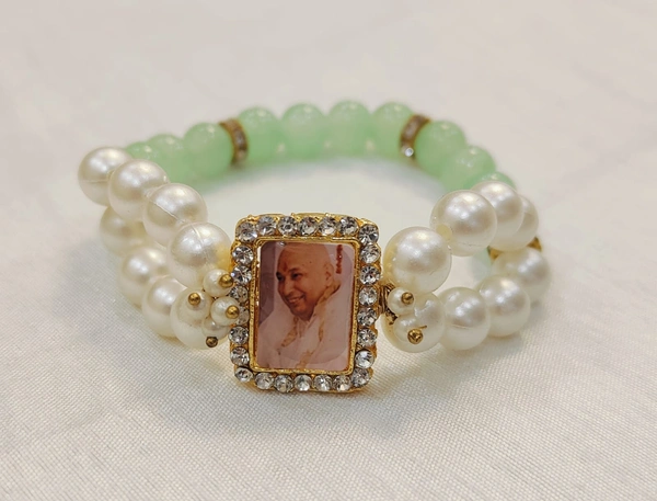 Jai Guruji Bracelet Random Colour Single Piece - Free Size