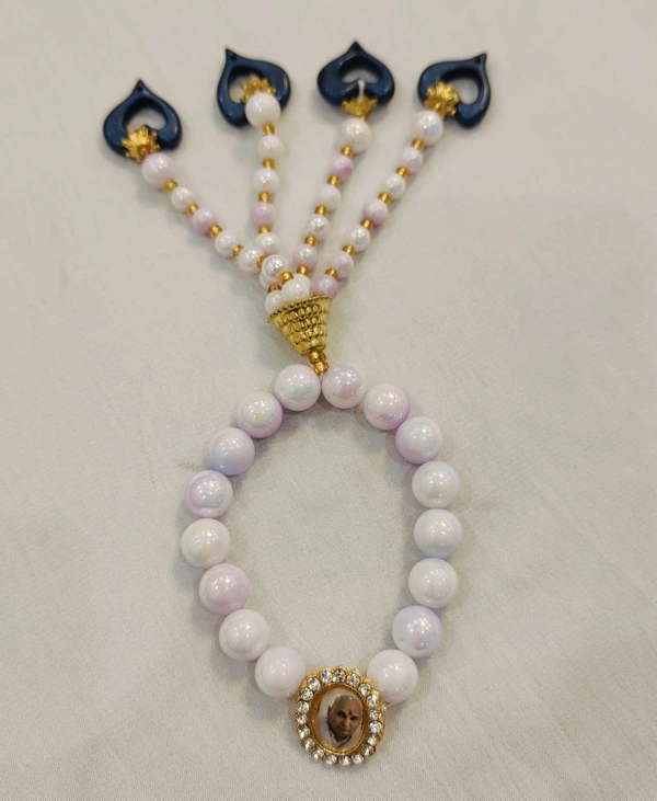 Guruji Bracelet With Hanging Single Piece - White, Free Size