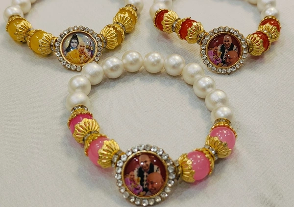 Jai Guruji Bracelet Single Piece Random Colour - Free Size