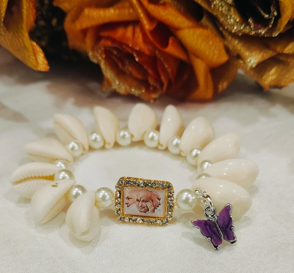 Jai Guruji Shell Bracelet With Butterfly Charm (Random Colour Charm) - White