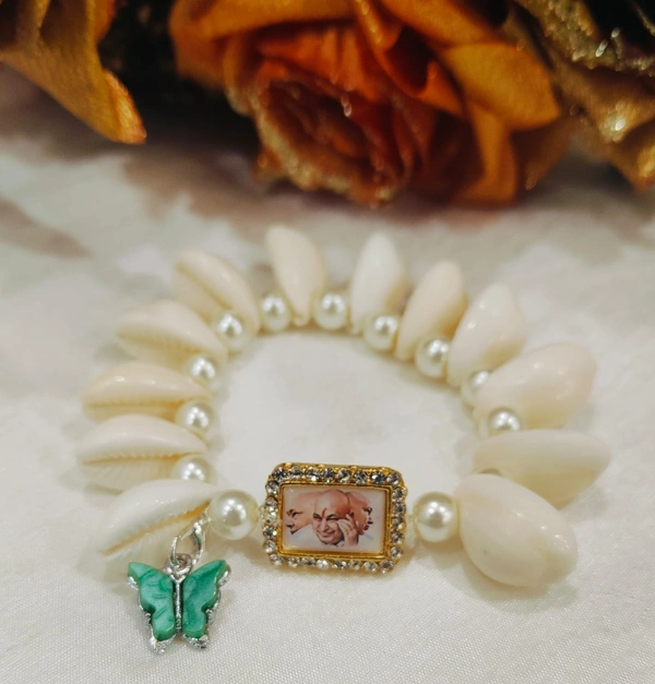 Jai Guruji Shell Bracelet With Butterfly Charm (Random Colour Charm) - White