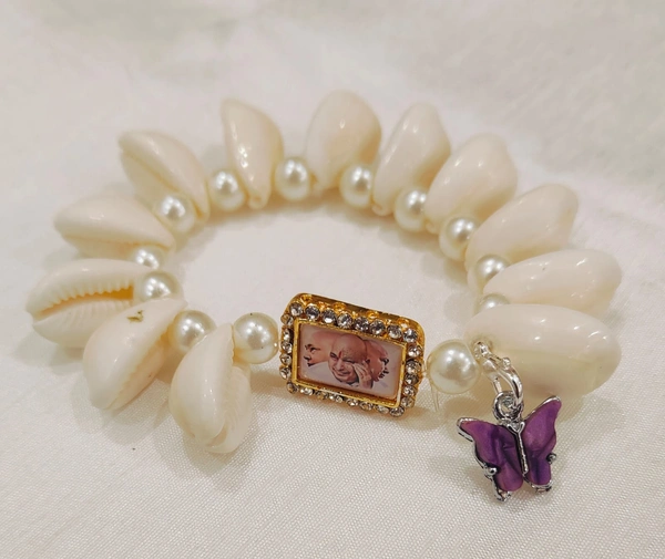 Jai Guruji Shell Bracelet With Butterfly Charm (Random Colour Charm) - White