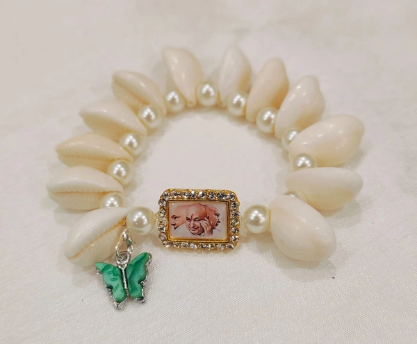 Jai Guruji Shell Bracelet With Butterfly Charm (Random Colour Charm) - White