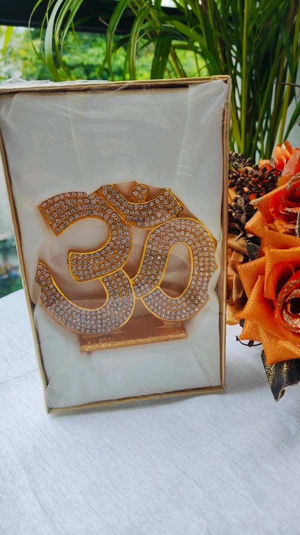 Om Metal Stand - Gold