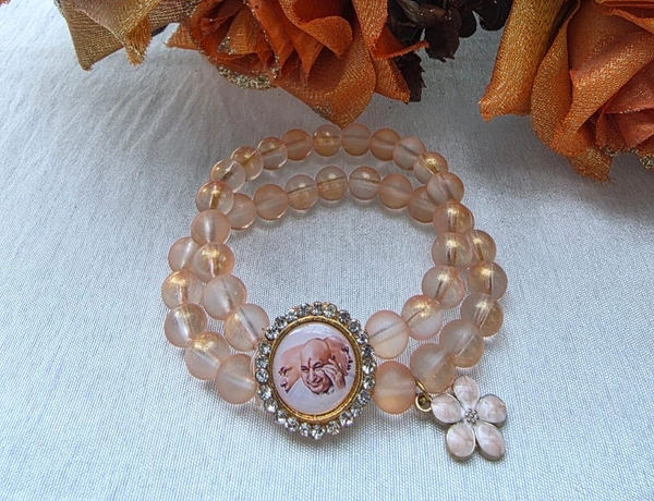 Jai Guruji Bracelet With Flower Charm - Golden Tainoi, Free Size