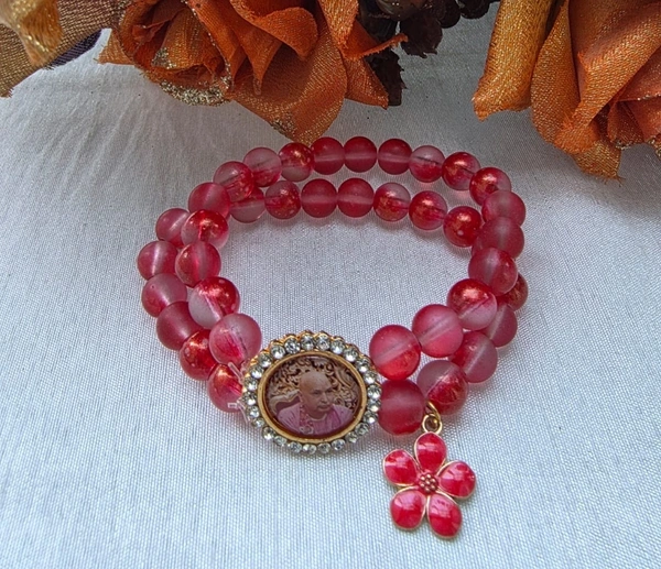 Jai Guruji Bracelet With Flower Charm - Red, Free Size