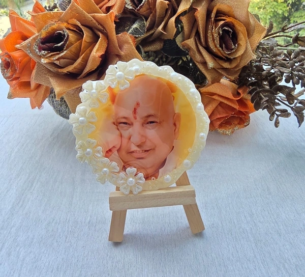 Jai Guruji Resin Swaroop With Wooden Stand