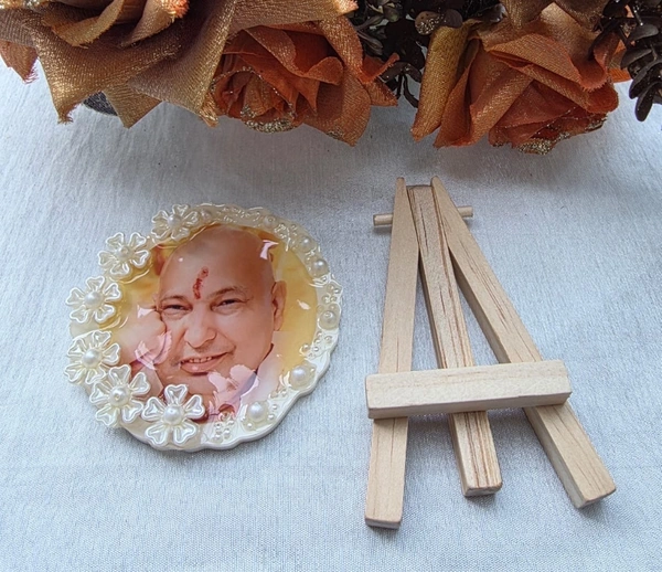 Jai Guruji Resin Swaroop With Wooden Stand