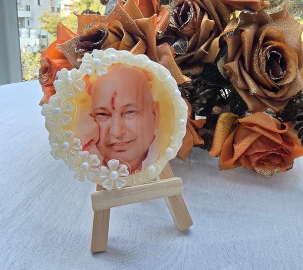 Jai Guruji Resin Swaroop With Wooden Stand