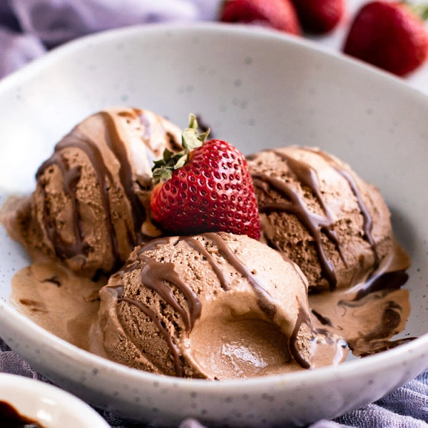 Chocolate 🍫 icecream (Pre- Booking Before 2hrs) - Straberry