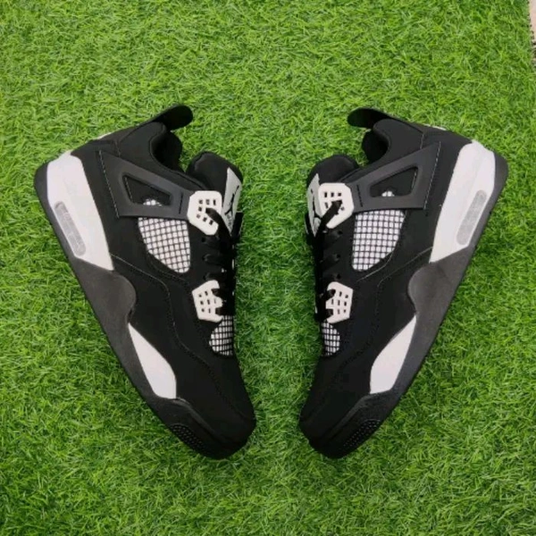 Retro 4 "Black White" - UK 8