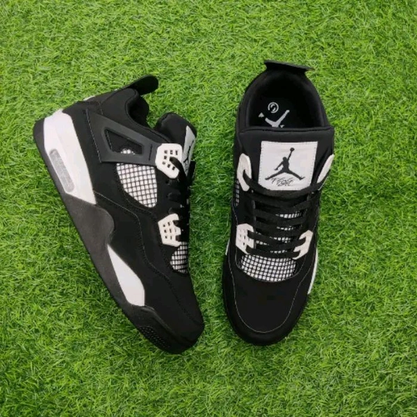 Retro 4 "Black White" - UK 8