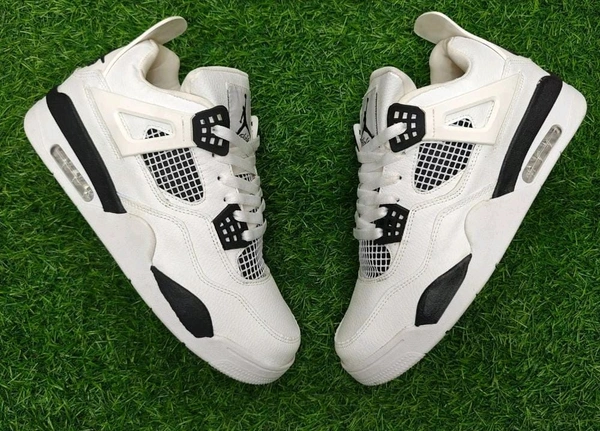 Retro 4 "Military Black" - UK 9