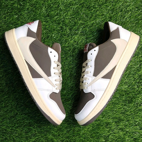 Travis Scott "Reverse Mocha" - UK 6