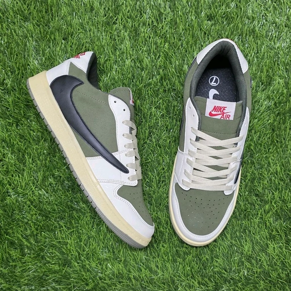 Travis Scott "Reverse Olive" - UK 10