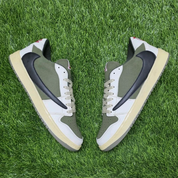 Travis Scott "Reverse Olive" - UK 10
