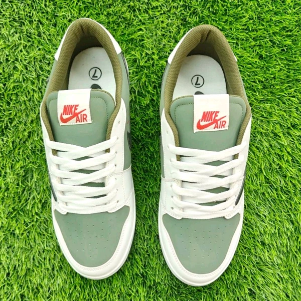 Travis Scott "Reverse Olive" - UK 6