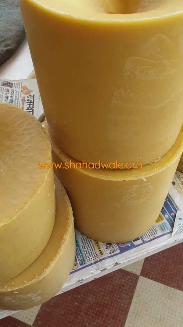 SHAHADWALE Filtered Natural Beeswax - Pure and refined for superior quality in cosmetics, candles, and crafts. - Big Blocks, Single Filtered