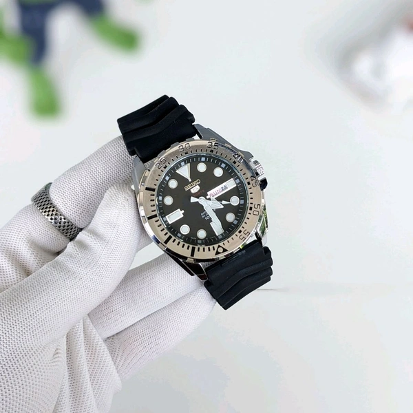 Seik0 Diver Watch Series Premium Collection With High Quality Strap Best Finishing Body & Case  - Silver
