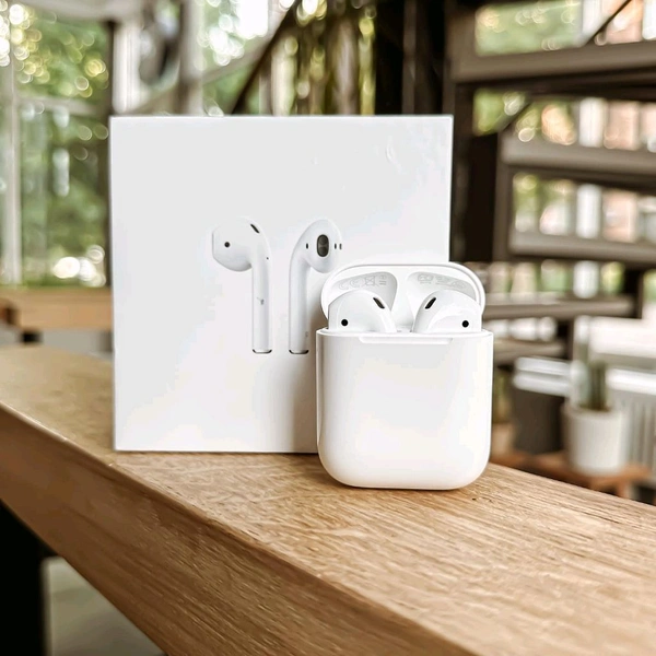 Air Pods 2 Awesome Quality With Original Box Packing, Free Silicon Case, Both Sensors Working 