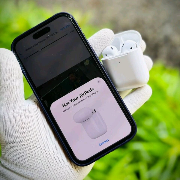 Air Pods 2 Awesome Quality With Original Box Packing, Free Silicon Case, Both Sensors Working 