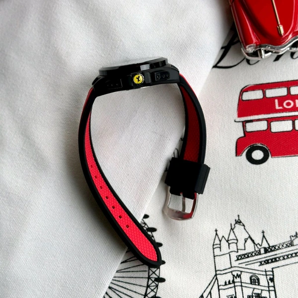 Analog Chronograph Top Quality Collection With High Quality Strap Best finishing Body & Case - Red