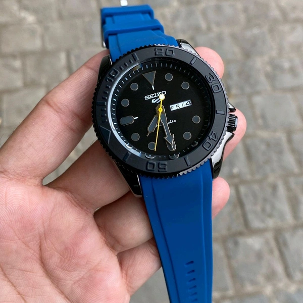 Analog High Quality Quartz Movement Watch Collection With High Quality Strap Best finishing Body & Case - Blue