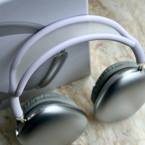 Air Max High Quality With Popup Window, Carrying Pouch, And High Sound Quality With Mic