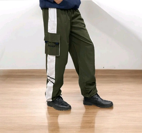 The Parachute Baggy Lower pants are a versatile and practical choice for casual wear - L