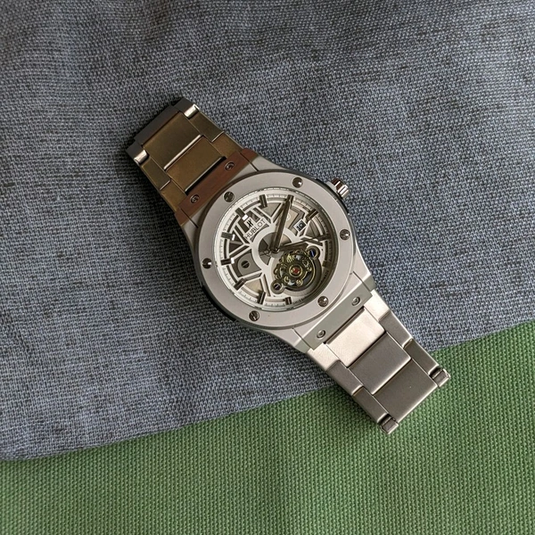 Analog High Quality Quartz Movement Watch Collection With High Quality Strap Best finishing Body & Case - SRH1