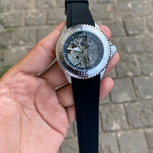 Analog Non Comparable Original Model Back Open Automatic Machinery Watch - SRH3