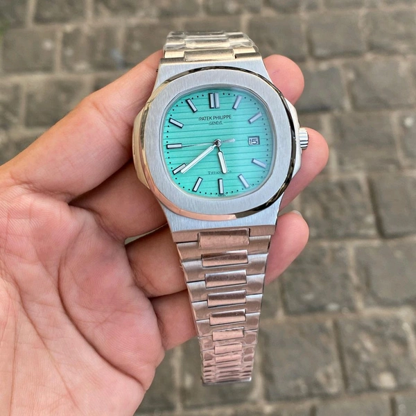 Analog Nautilus Non Comparable Original Japanese Battery Operated Machinery Watch - SRN1