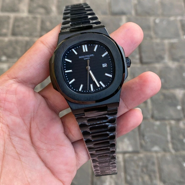 Analog Nautilus Non Comparable Original Japanese Battery Operated Machinery Watch - SRH3