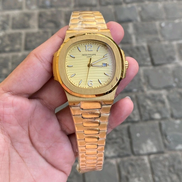 Analog Nautilus Non Comparable Original Japanese Battery Operated Machinery Watch - SRH1