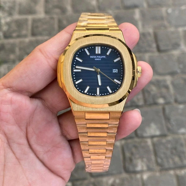 Analog Nautilus Non Comparable Original Japanese Battery Operated Machinery Watch - SRH2